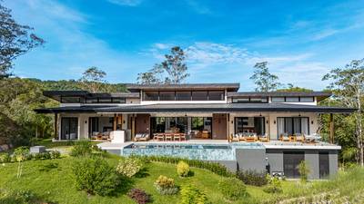 Luxurious 3-Bedroom Modern Tropical Home for Sale in Dominical, Costa Rica image 2