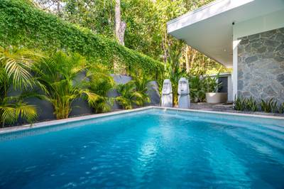 Stunning 3-Bedroom, 2.5-Bathroom Tropical Mid-Century Modern Home – Steps from the Beach image 5