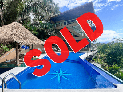 Luxurious Jungle Escape with Breathtaking Ocean Views in Manuel Antonio image 1