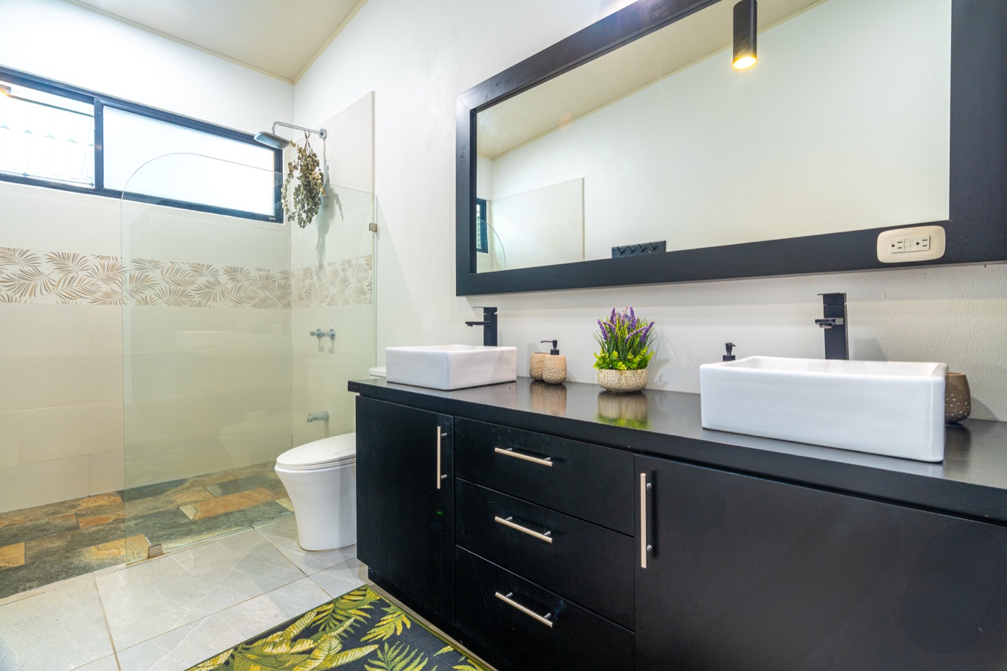 Charming Home Near Uvita’s Whale Tail Beach — Comfort, Privacy, and Rental Potential selected