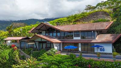 Panoramic Ocean View 4-Bedroom Home with Big Pool in Ojochal Costa Rica image 3
