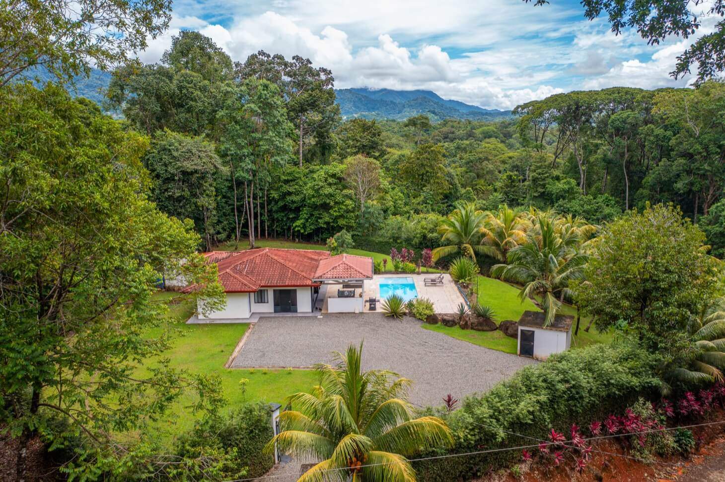 Excellent home in quiet town of Cinco Ventanas, Costa Rica