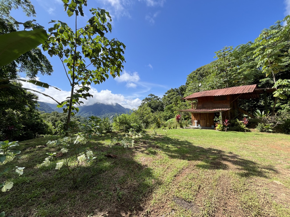 Charming Mountain Retreat in Vergel de Osa – Minutes from Ojochal, Beaches, and Waterfalls selected