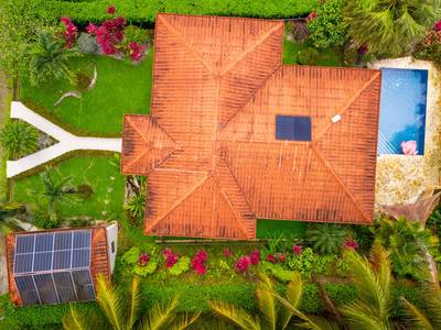 Move-In Ready Jungle Home in Gated Community image 4