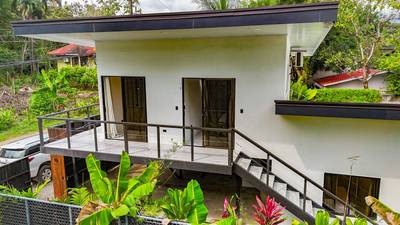 High-Demand Investment Property in Prime Uvita Location – 3-Bed Tropical Home Just 700 Meters from the Beach image 2
