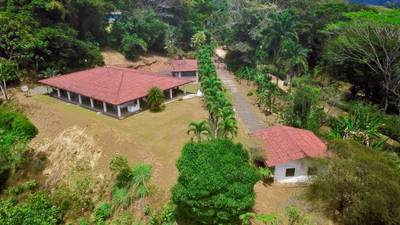 3.64 ACRES – 3 Bedroom Home With Expansive Ocean Views, Multiple Areas to Build, Public Road With Commercial Potential, 10min to the Beach!! image 3