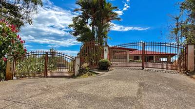 3.64 ACRES – 3 Bedroom Home With Expansive Ocean Views, Multiple Areas to Build, Public Road With Commercial Potential, 10min to the Beach!! image 4