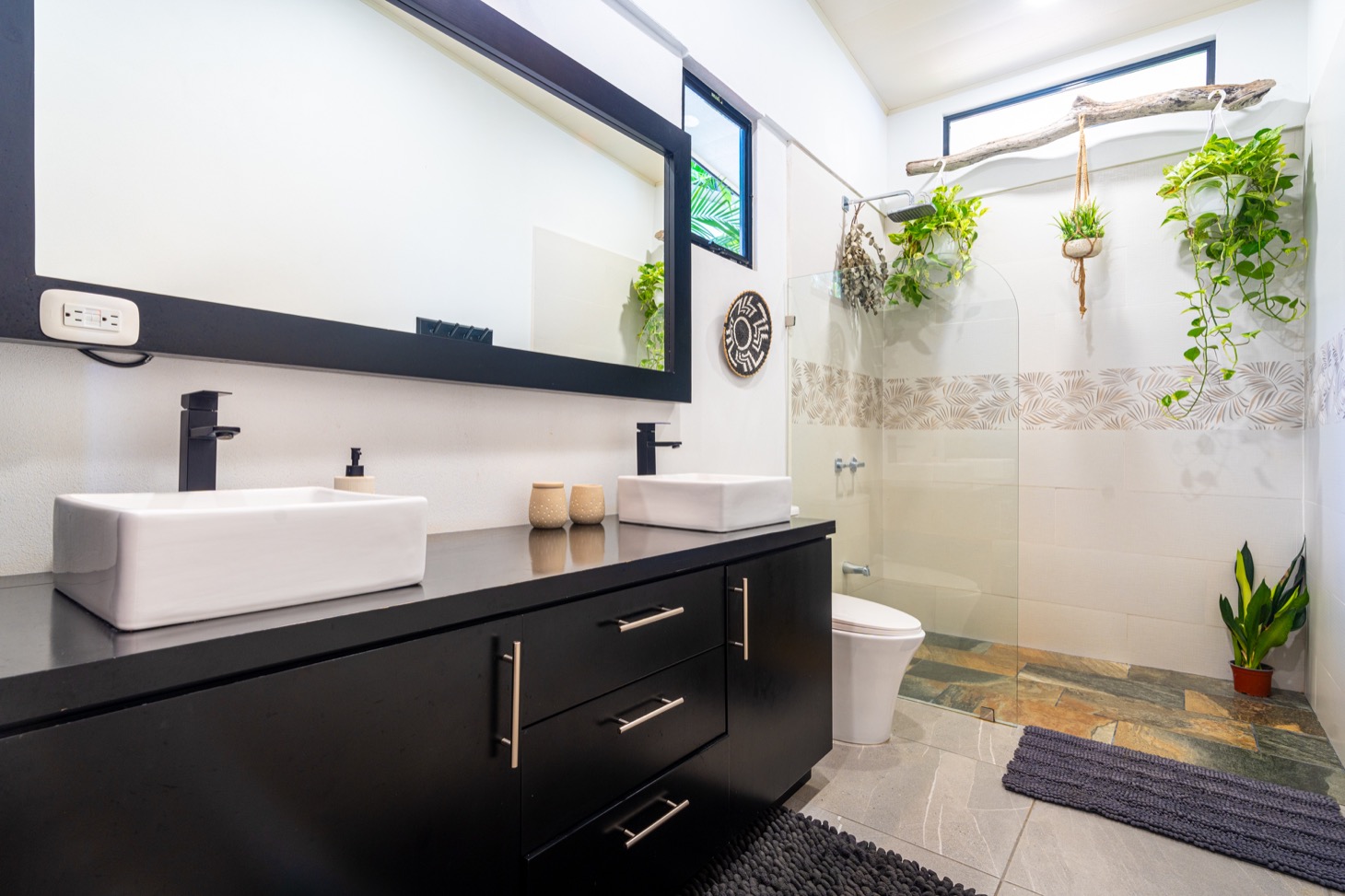 Charming Home Near Uvita’s Whale Tail Beach — Comfort, Privacy, and Rental Potential selected