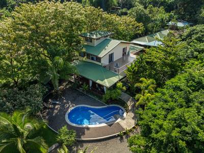 Modern 5-Bedroom Riverfront Home Walking Distance to Dominical image 2