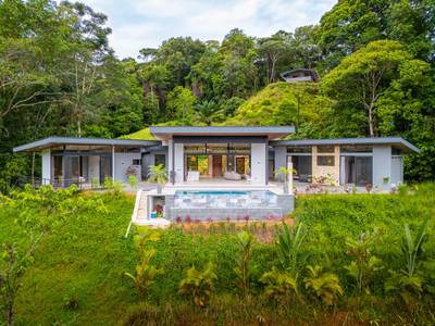 Modern Jungle Retreat with Infinity Pool and Panoramic Mountain Views in Ojochal image 1