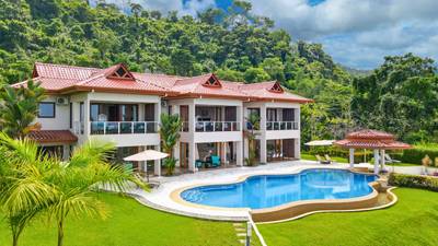 Luxury Ocean View Estate in Ojochal, Costa Rica - 5 ensuite bedrooms with resort style infinity pool plus separate ground floor, self contained, guest apartment image 1