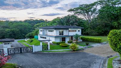 Elegant Tropical Villa Steps from Playa Hermosa – Gated Community image 1