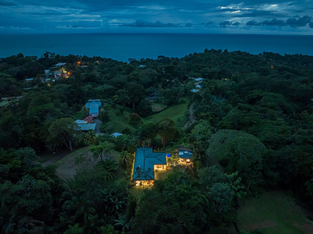 Casa Köbö – A Masterpiece of Design, Nature, and Tranquility in Playa Hermosa selected