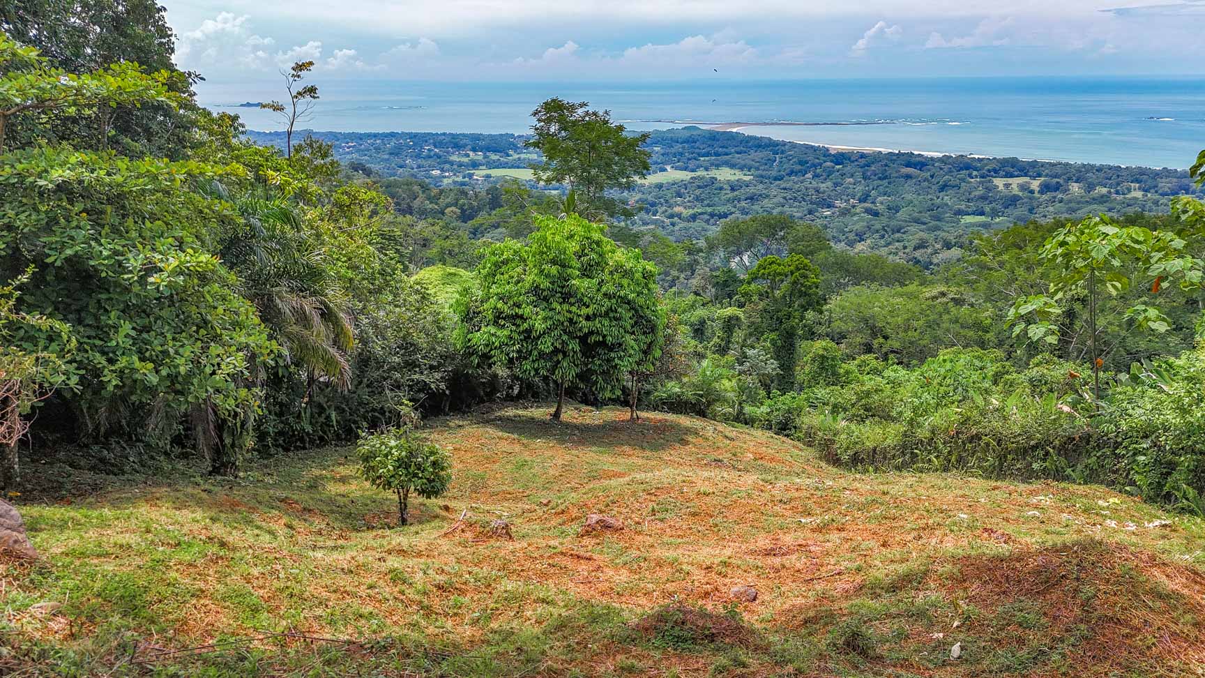 Large Uvita Lot with Whale’s Tail Ocean Views, Sunsets & Legal Water – Ready to Build selected