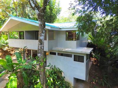 Huge Potential Perfectly Located Retreat Property In Uvita image 2