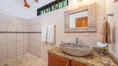 3 Bedroom Elegant Home With Guest Suite & Sweeping Ocean Views image 5