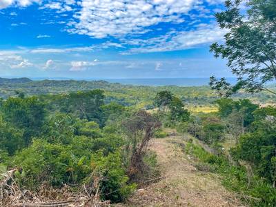 Excellent Dream Home Or Mini-Development Opportunity: 2.2-Acre Ocean View Property in Ojochal, Costa Rica image 1