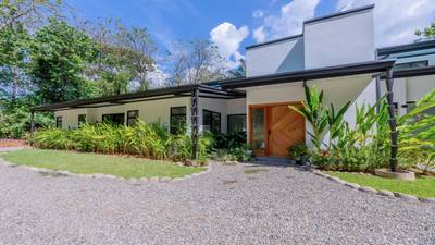 Modern Jungle Home on 3.44 Acres with Creek Near Dominical, Costa Rica  image 2