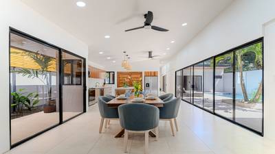 Location,Location, Location – 3-Bedroom Villa Steps from the Beach image 1