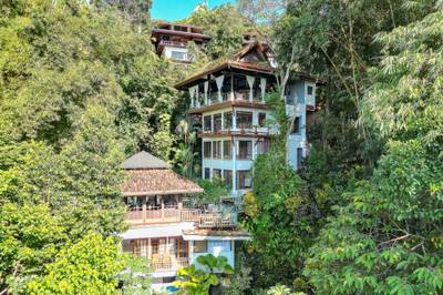 Casa Vista Azul: A Signature Luxury Estate in the Heart of Manuel Antonio image 2