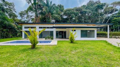 Brand New Three-Bedroom Mountain View Home in Ojochal, Costa Rica image 1
