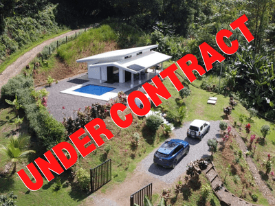 Modern 2-Bedroom Home with Pool in Ojochal image 1