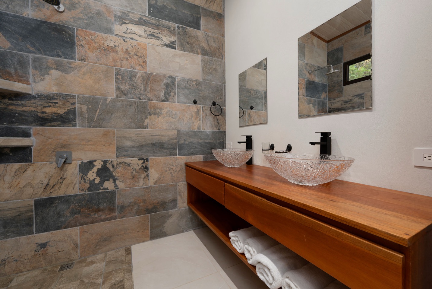 Two Modern Homes with Mountain View, Creek Access, and Multiple Building Sites in Tumbas, Tinamastes selected