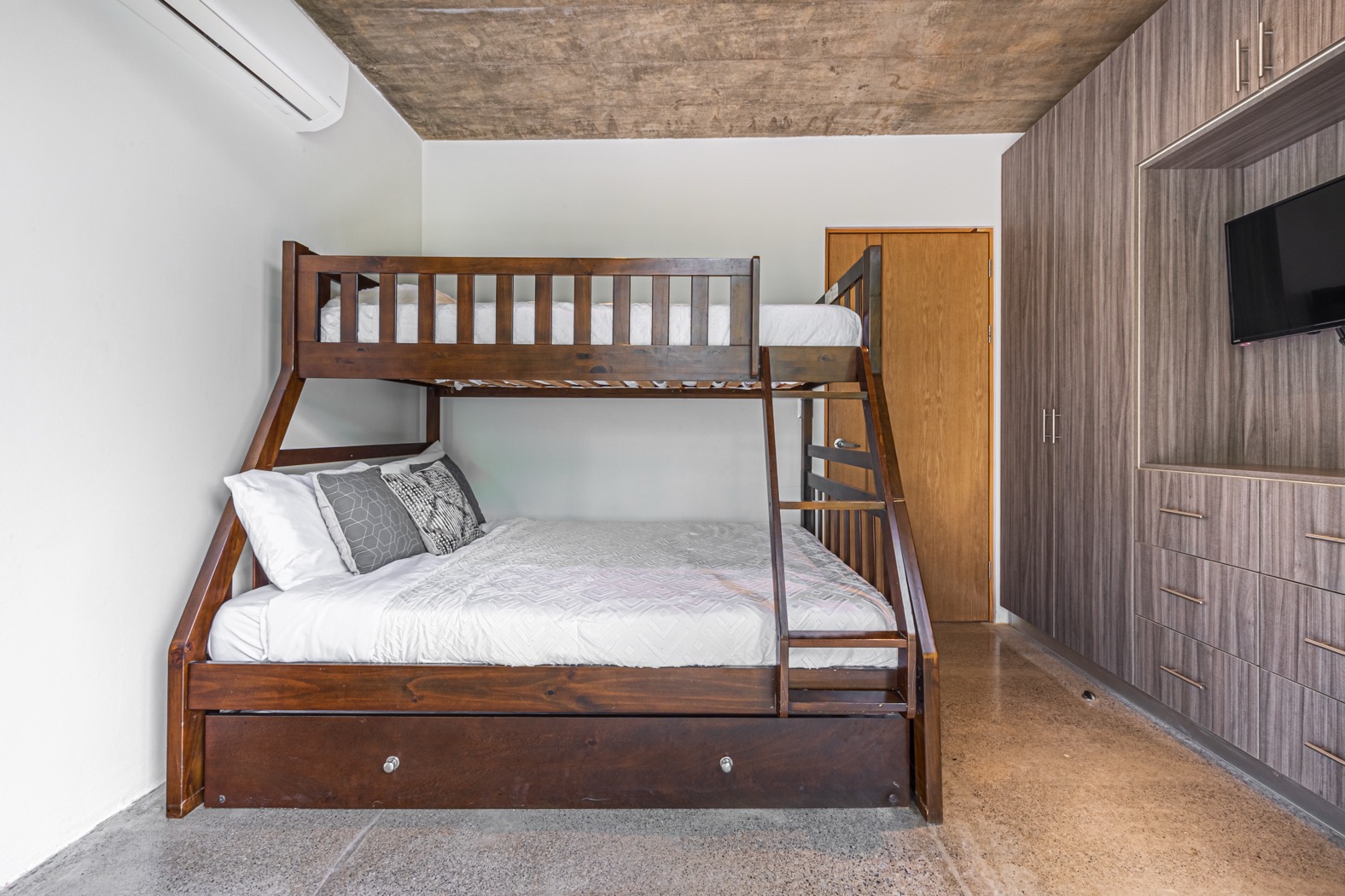 Modern Villa with Infinity Pool, Rancho & Expansion Potential in Prime Uvita Location selected