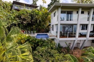 Modern Jungle Retreat with Panoramic Whale’s Tail Views Minutes from Uvita and the Beach image 3