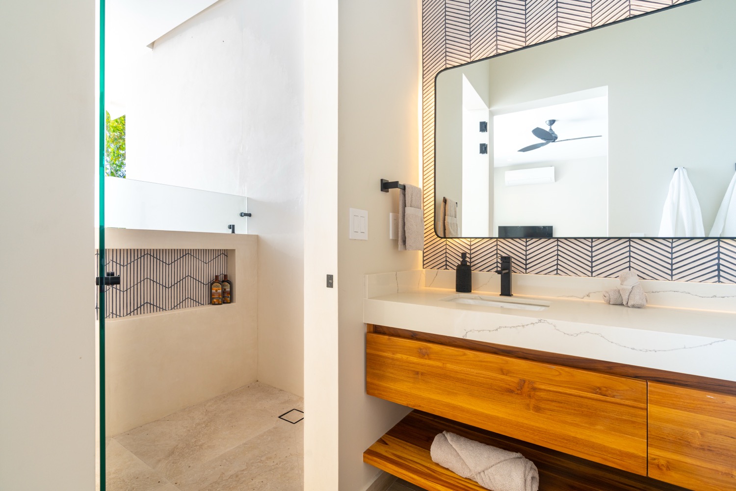 Luxury 5-Bedroom Estate with Panoramic Pacific Ocean & Jungle Views selected