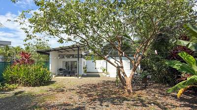 Newer 2-Bedroom Home Easy Walking Distance to Whale Tail Beach image 2