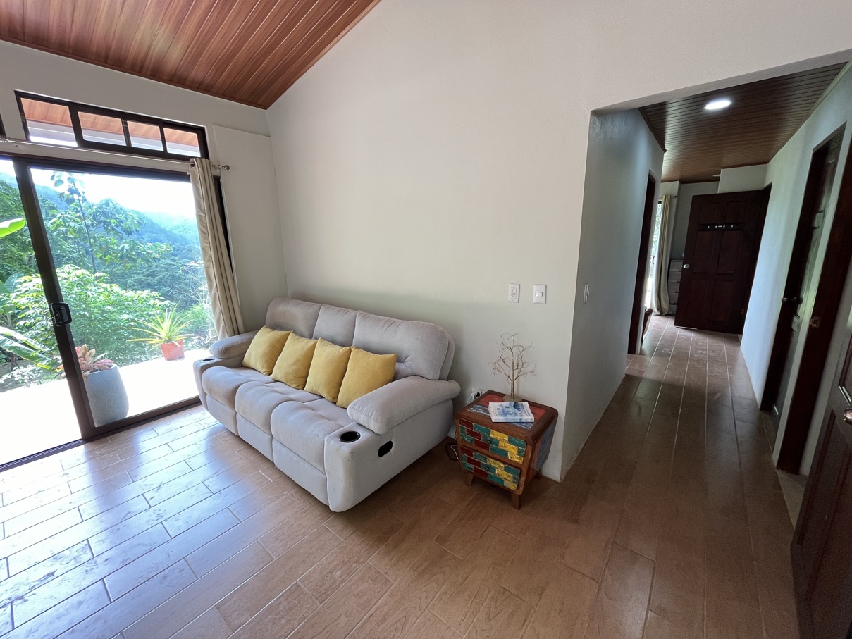 Charming Mountain Retreat in Vergel de Osa – Minutes from Ojochal, Beaches, and Waterfalls selected