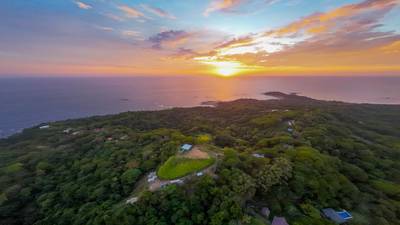 Whale's Tail Ocean Views Luxury Hilltop Estate image 4
