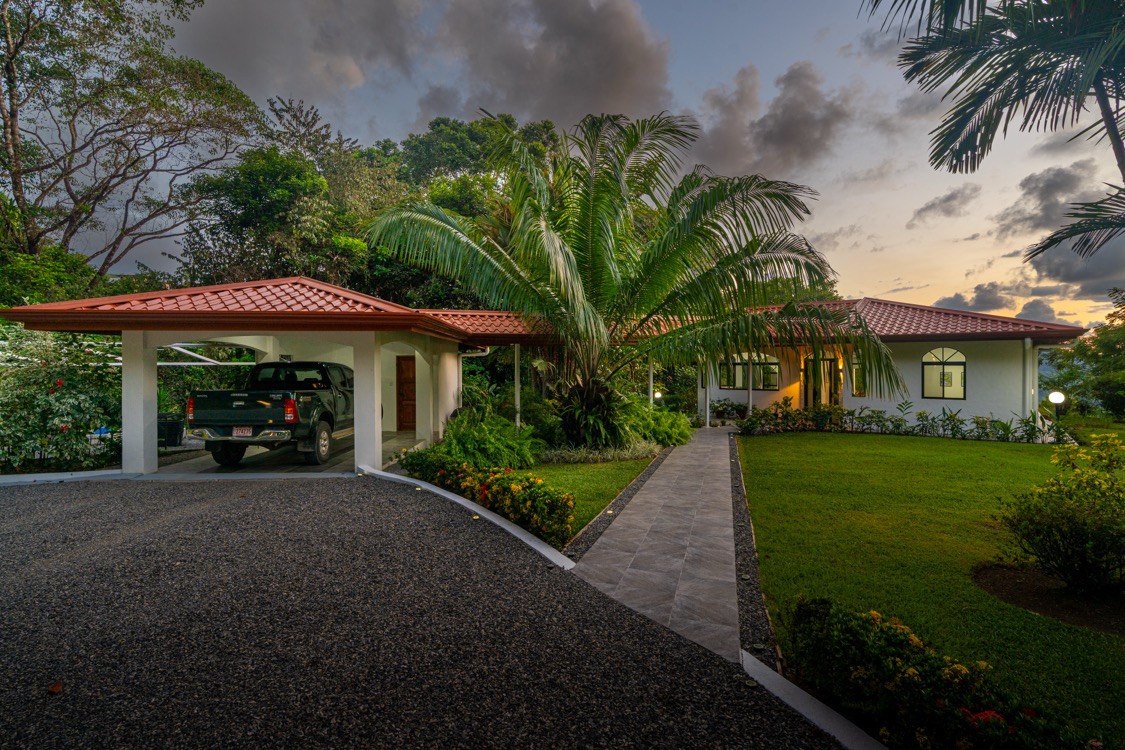 Villa Allamanda — Solar-Powered Luxury Retreat with Ocean Views in the Mountains of Tres Ríos selected