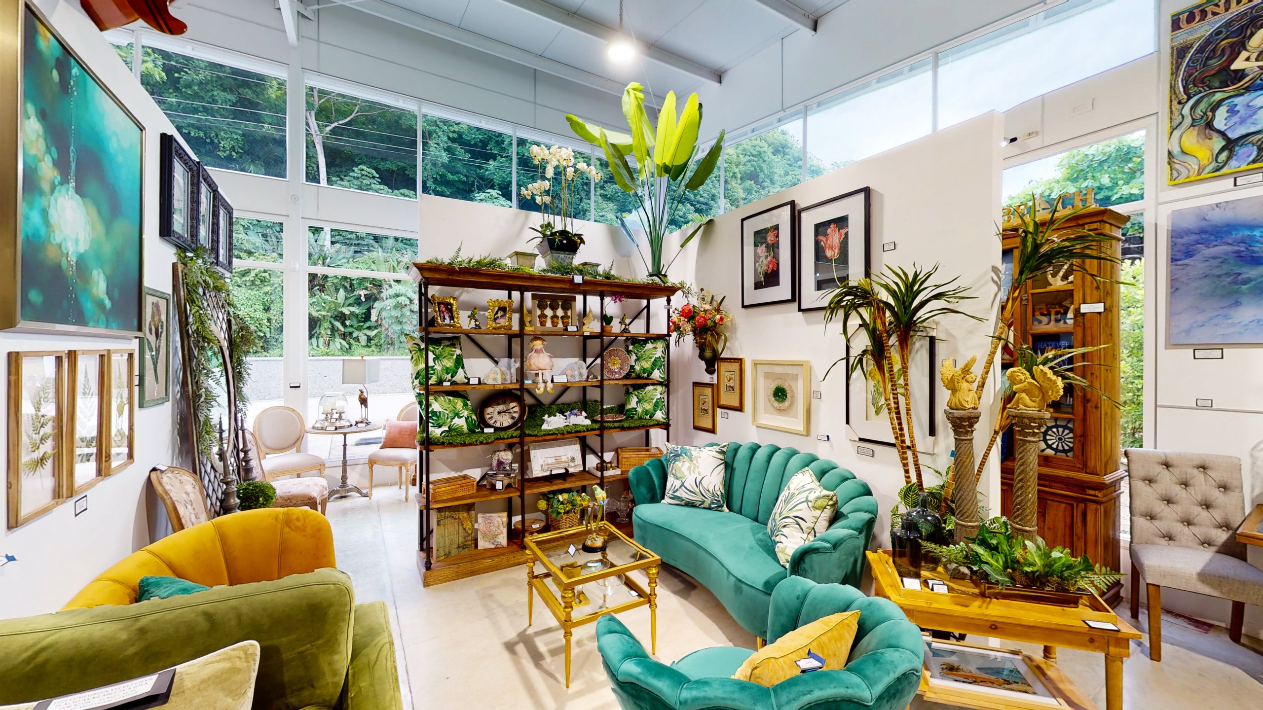 High Income-Generating Retail Business For Sale Near Ojochal, Costa Rica selected