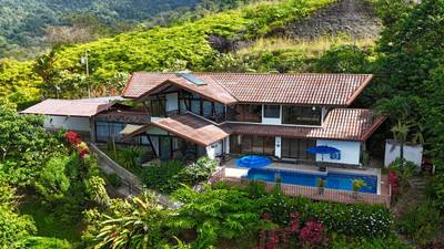 Panoramic Ocean View 4-Bedroom Home with Big Pool in Ojochal Costa Rica image 1