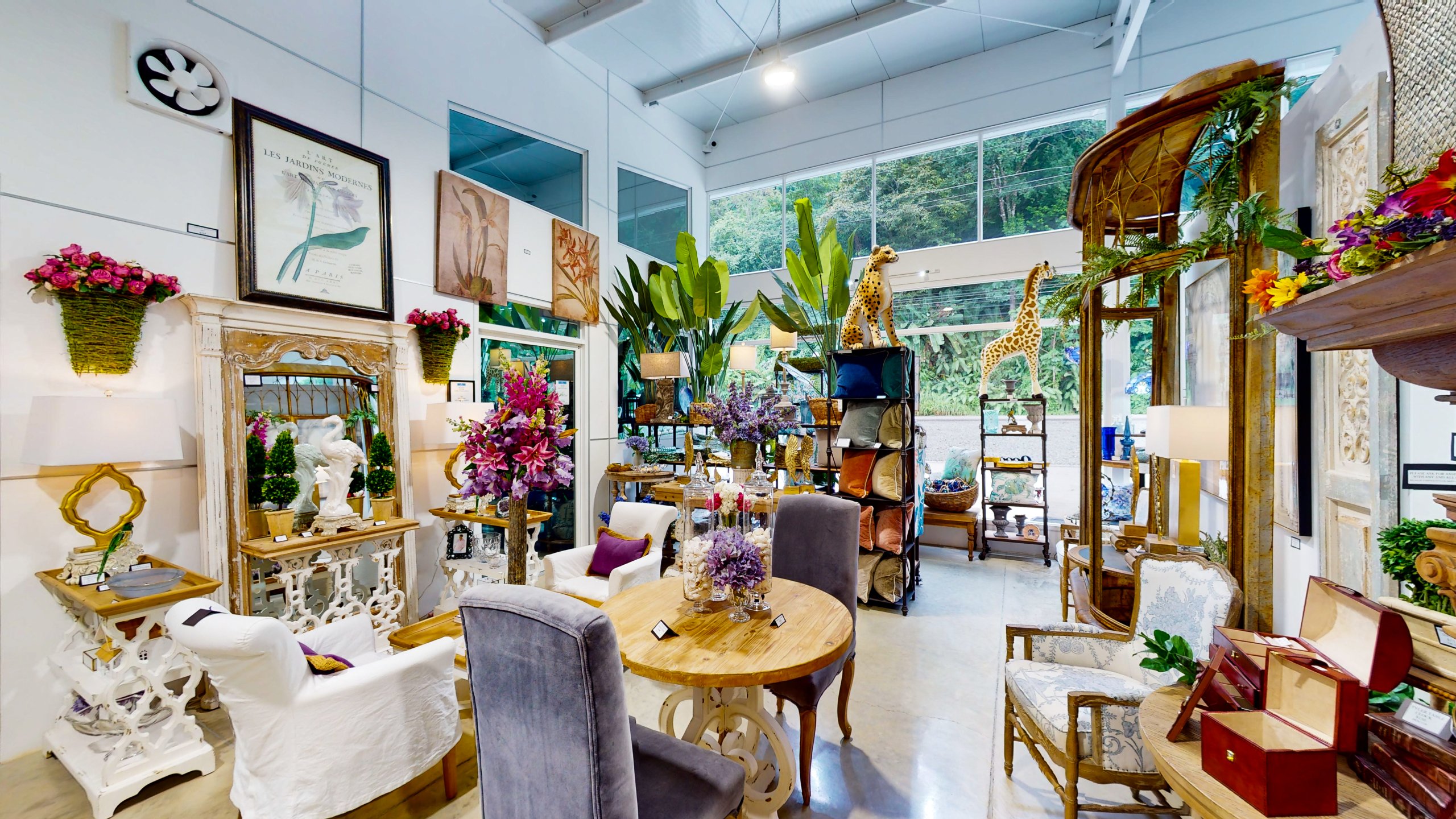 High Income-Generating Retail Business For Sale Near Ojochal, Costa Rica selected