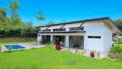 Modern 3-Bedroom Home with Pool in Gated Community, Ojochal, Costa Rica image 3