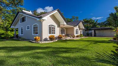 5-Bedroom Residence in Prime Uvita Location image 2