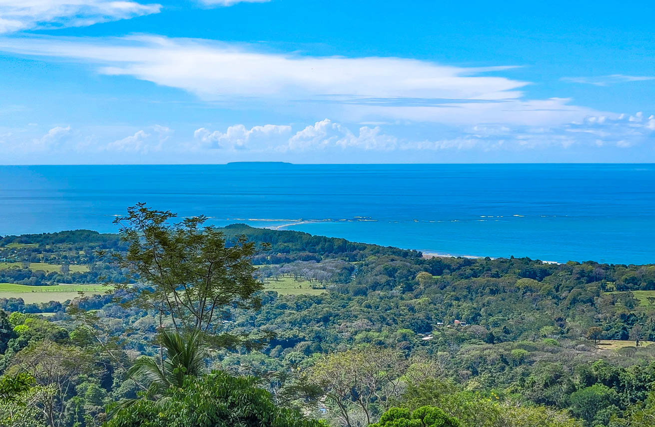 Large Uvita Lot with Whale’s Tail Ocean Views, Sunsets & Legal Water – Ready to Build selected