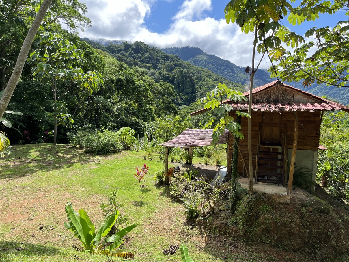 Charming Mountain Retreat in Vergel de Osa – Minutes from Ojochal, Beaches, and Waterfalls selected