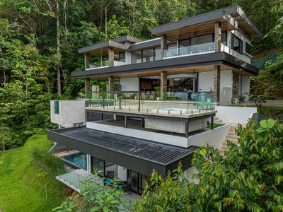 Architectural 5-Bedroom Ocean-View Estate in Costa Verde image 4