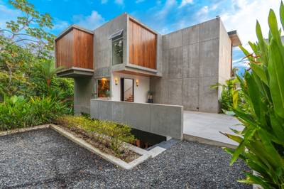 Stunning 3-Level Luxury Home with Panoramic Views image 2