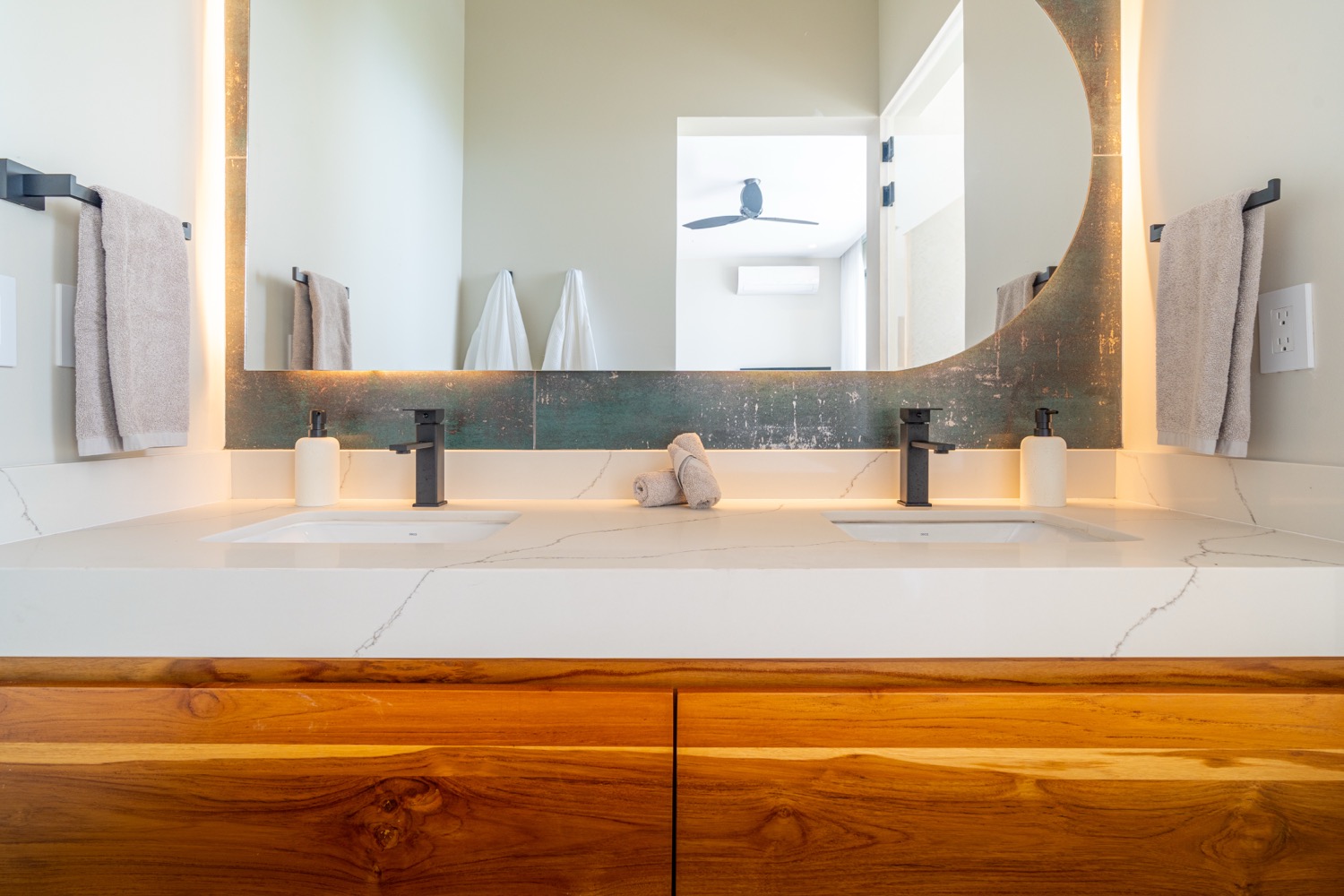 Luxury 5-Bedroom Estate with Panoramic Pacific Ocean & Jungle Views selected