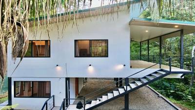 Private River Side Home Only Minutes From The Beach image 5