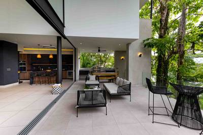 Elegant Jungle Villa in Manuel Antonio image 4