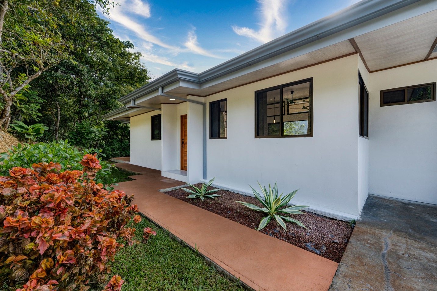 Two Modern Homes with Mountain View, Creek Access, and Multiple Building Sites in Tumbas, Tinamastes selected