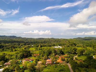Charming 3-Bedroom Home for Sale in Ojochal, Costa Rica image 3