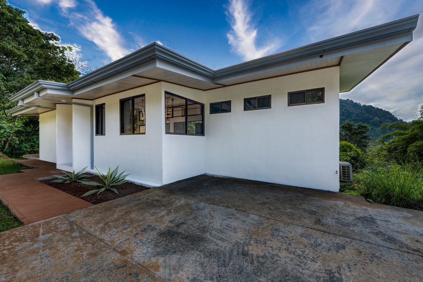 Two Modern Homes with Mountain View, Creek Access, and Multiple Building Sites in Tumbas, Tinamastes selected