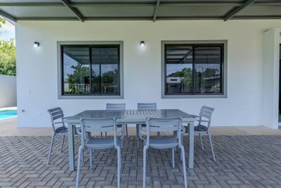 Modern 3-Bedroom Home at the End of a Quiet Road in Uvita image 4